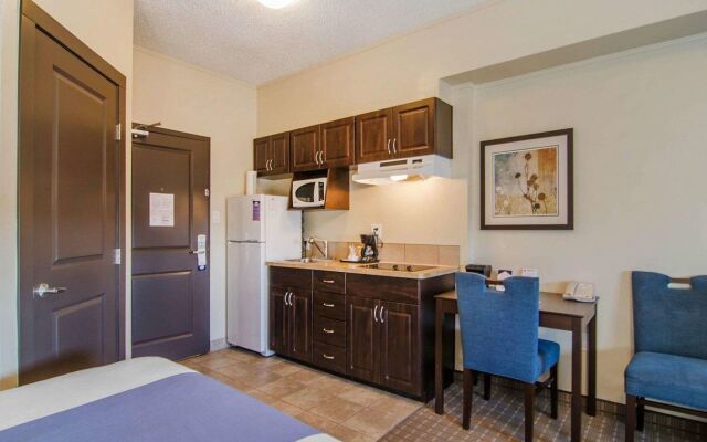 Kindersley All Suites Hotel