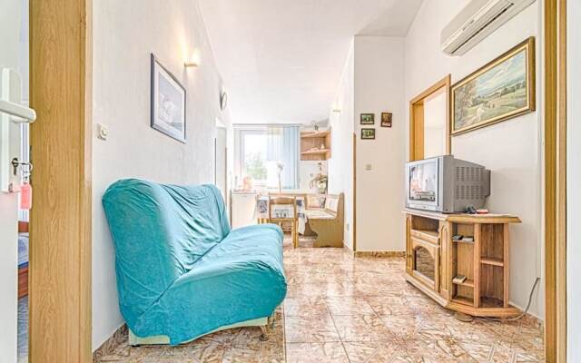 Comfort Pool Apartments