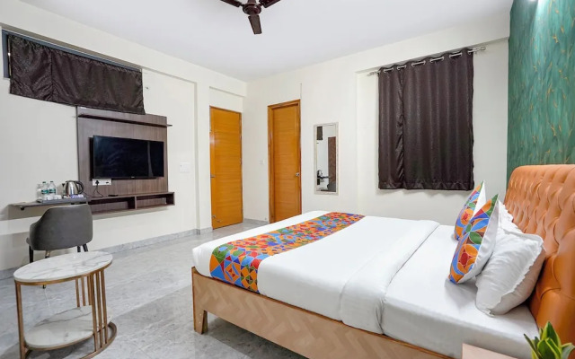 Fabhotel Divine & Banquet