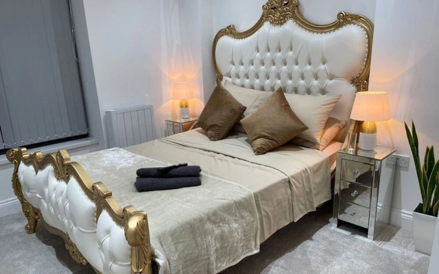 Stylish Salt Hill 2 Bed 1 Bath Apartment