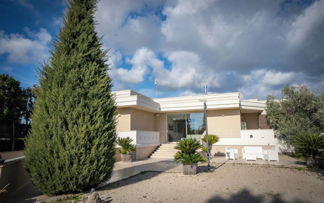 Villa Torricella Pool and Sunny Garden