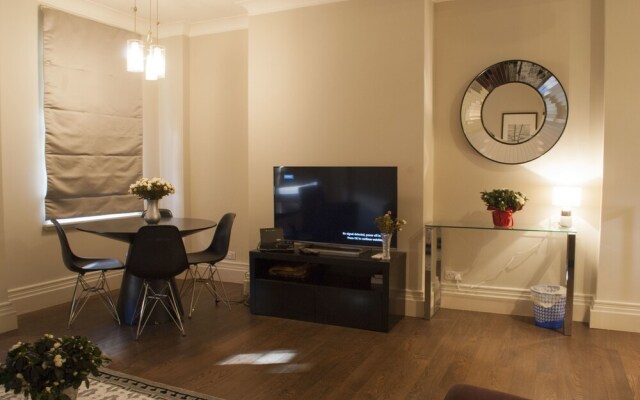 2 Beds Harrods Apartments