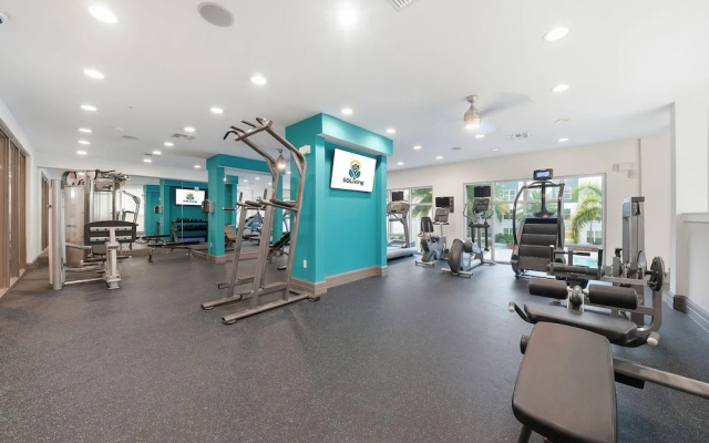 Stylish 2BR w Pool Pet-friendly Unit 13