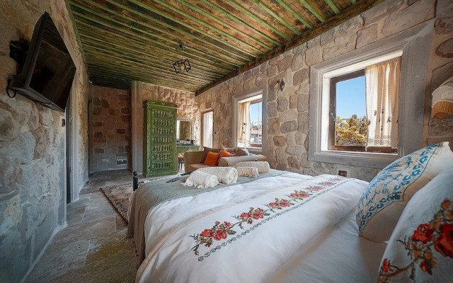 Aysel Inn House