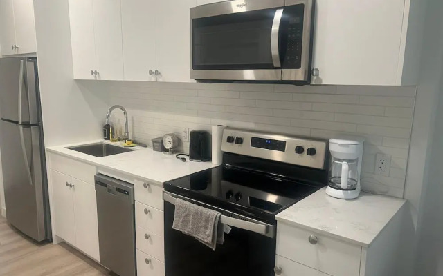 Chic Modern Condo in Downtown Calgary