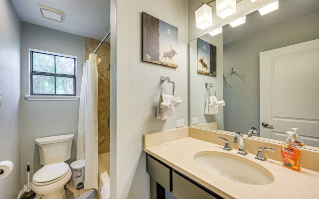 Waterfront Seguin Lake House Near Downtown