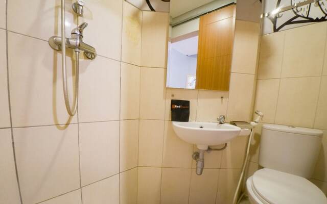 RedDoorz Apartment near Golden City Mall