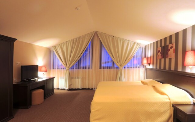 Royal Park - Half Board Hotel