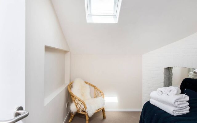 Divine 3 Bed Mews-house Battersea