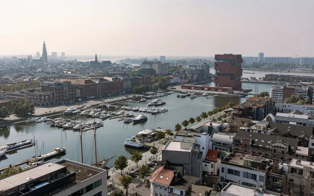 Modern Antwerp Apartment With City Views 2 Bedrooms
