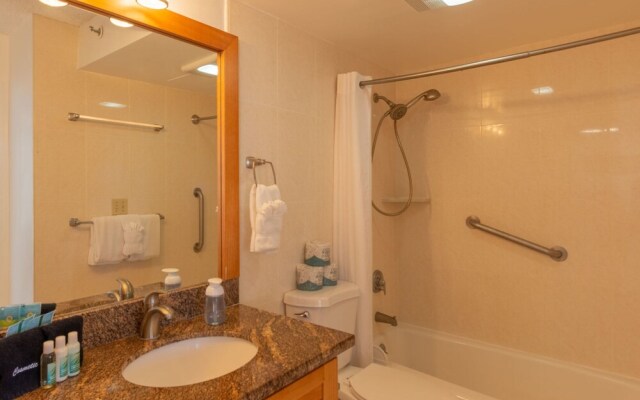 Waikiki Banyan - Pool View Tower 1 Suite 1501