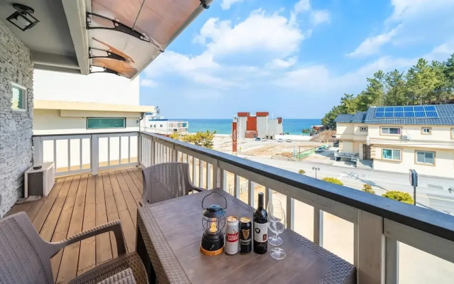 Goseong Araenmaru Pension