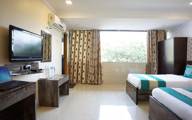 OYO Rana Residency Near Western Express Highway Metro Station