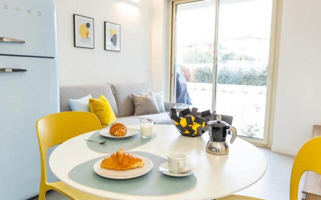 Leonardo - swimming pool and wide patio with barbecue