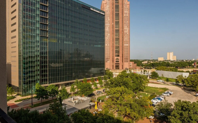 FRONTDESK Oakwood Residence Apts Uptown Dallas