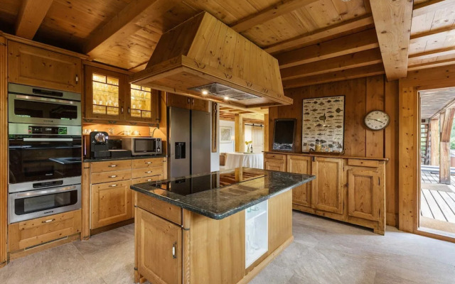 Magnificent Chalet Valhalla 5 Central Chamonix