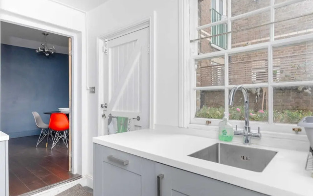 Trendy 2BD House 5 Mins From Willesden Junction!