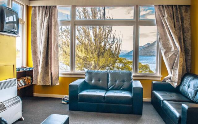 Lakeside Backpackers