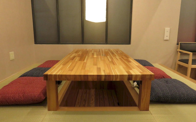 Oak Hostel Cabin