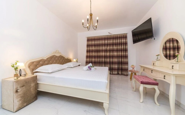 Beachfront Villa Baronessa with Pool
