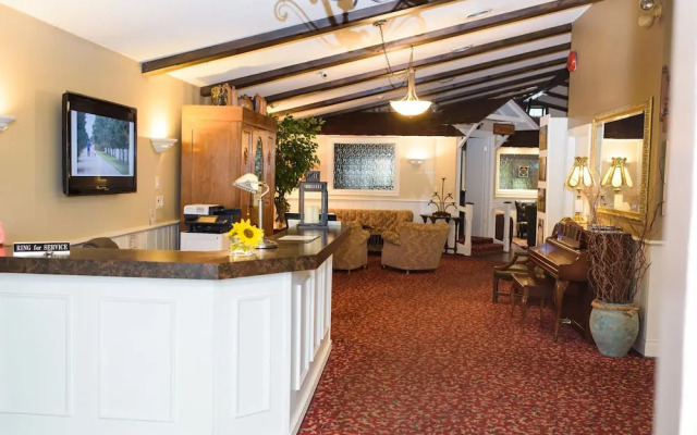 Hessenland Inn & Schatz Winery