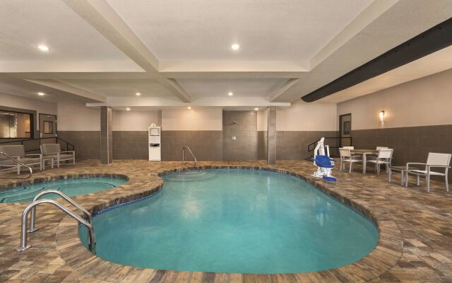 Country Inn & Suites by Radisson, Savannah Midtown, GA