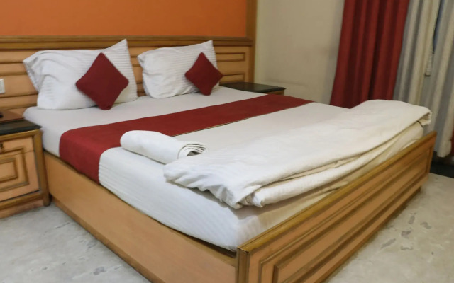 OYO 9182 Kings Crown Hotel