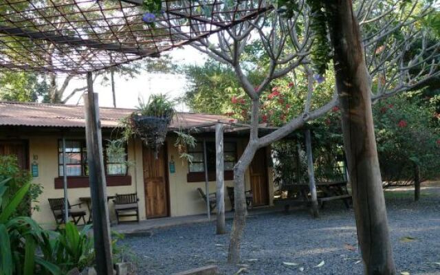 Zig Zag Town Lodge - Hostel