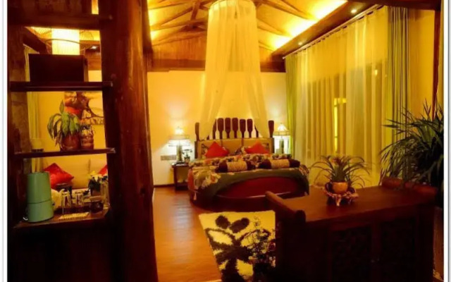 Lijiang Ritz-Man Art Club