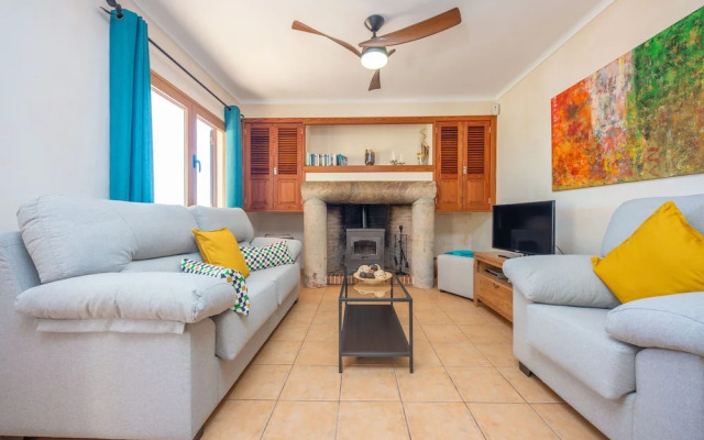 Vista Sol in Ariany With 2 Bedrooms and 1 Bathrooms