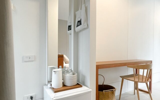 SUNKISS pool.bed.cafe