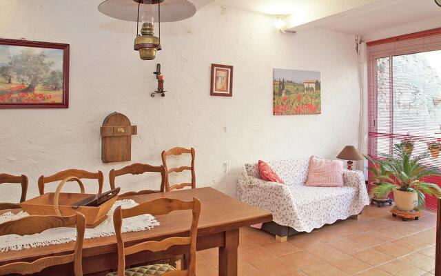 Alluring holiday home in Cazouls D'hérault with pool