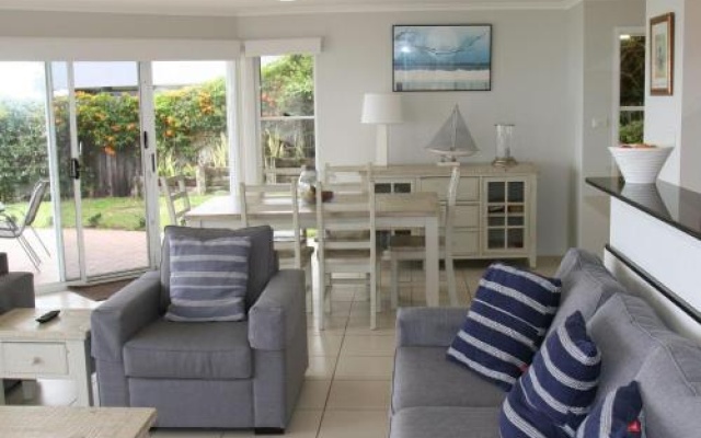 1 'The Clippers' 131 Soldiers Point Road - fabulous waterfront unit – Guest Rooms – Soldiers Point