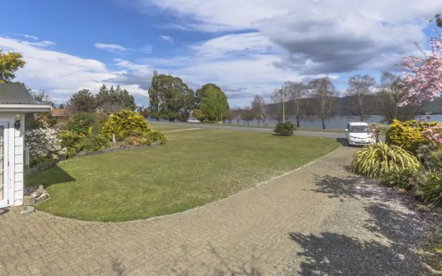Te Anau Holiday Houses - Lakeside House