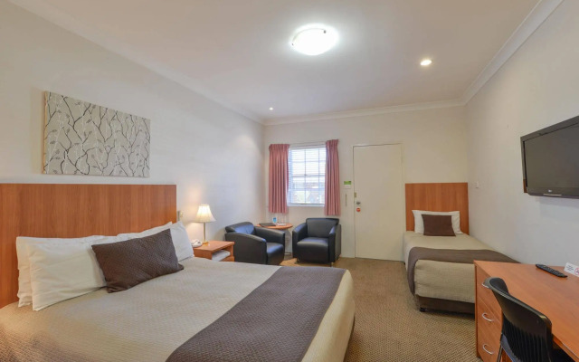 Cadman Motor Inn & Apartments