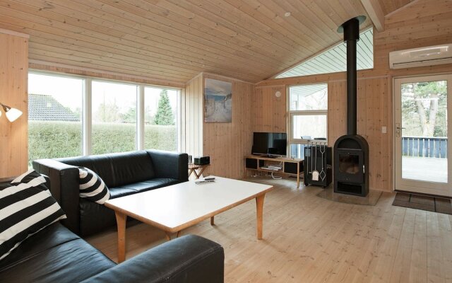 Rustic Holiday Home in Hovedstaden Near the Sea
