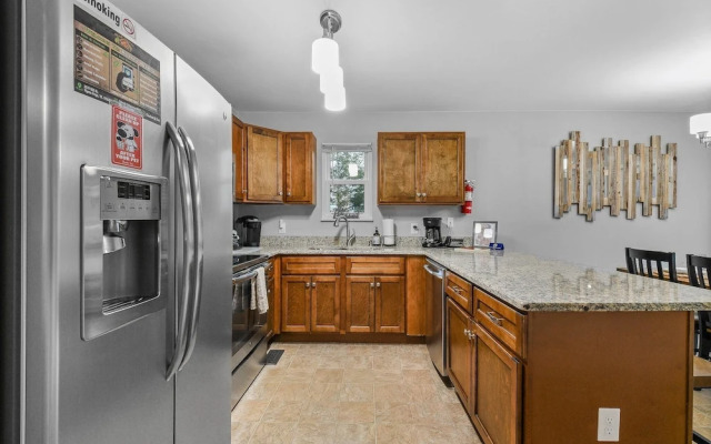 Rotties' 2 Bedroom Home by RedAwning