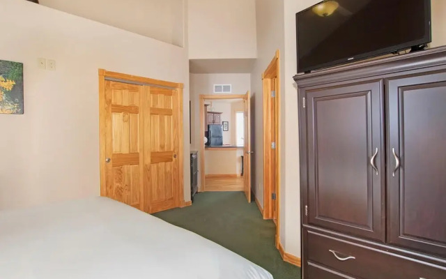 Ouzel Peak 22a 2 Bedroom Condo by RedAwning