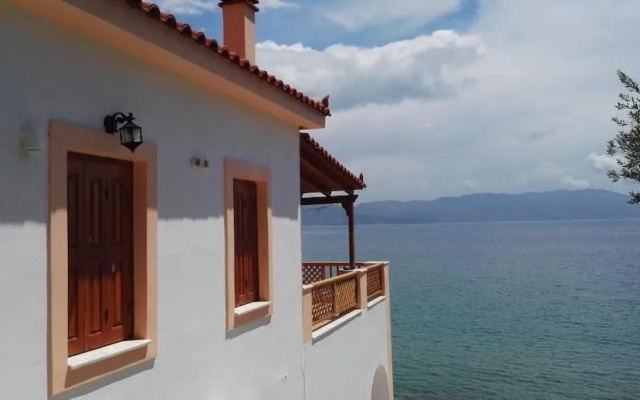 Nereides Seaside Apartments