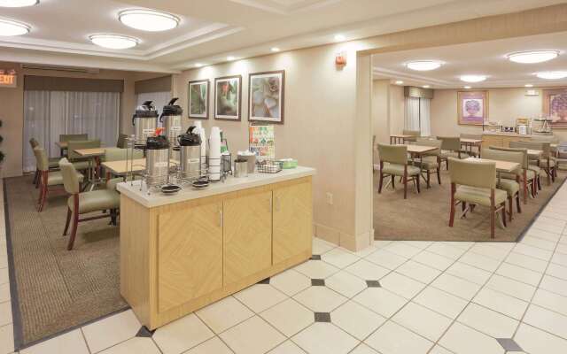 La Quinta Inn & Suites by Wyndham Warwick Providence Airport