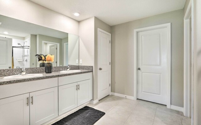 Modern & Bright Ruskin Home Near Bahia Beach!