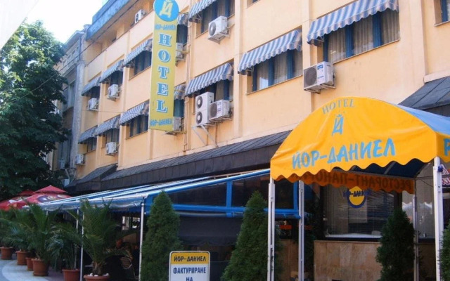 Yor-Daniel Hotel