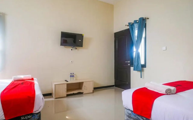RedDoorz near Malang Creative Center