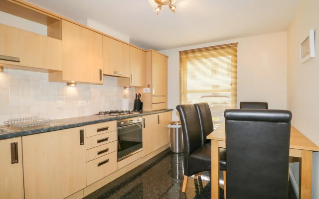 7 Riverside Gardens