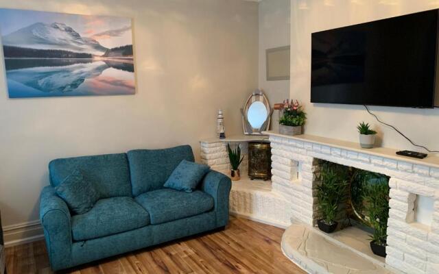 Fantastic villa bournemouth - spa, parking, garden