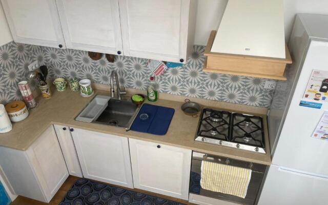 donna serena Aci Castello