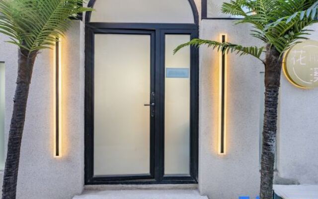 Qiqi Huaxi Homestay (Qinglongxia Scenic Area)