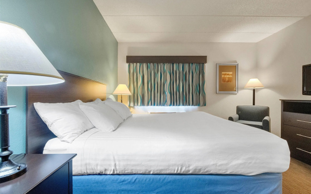 AmericInn by Wyndham Green Bay East