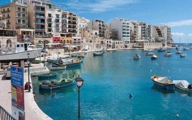 Bookarest Hostel Malta