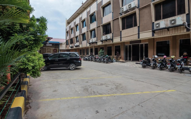 RedDoorz Plus near Soekarno Hatta Airport 2